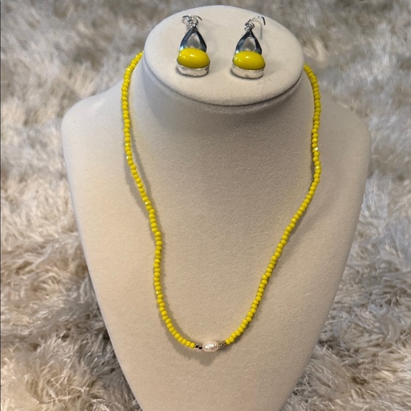 Jewelry - Lemon yellow Beaded Necklace with fresh water pearl and earring set NWOT